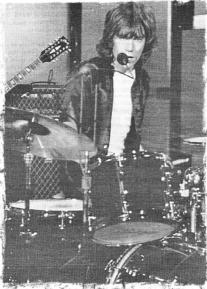 Phil a la batería con The Textones